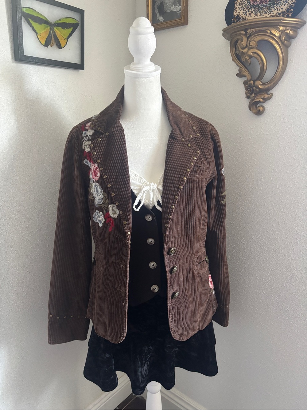 Women’s brown y2k corduroy jacket floral embroidery studded details boho Medium